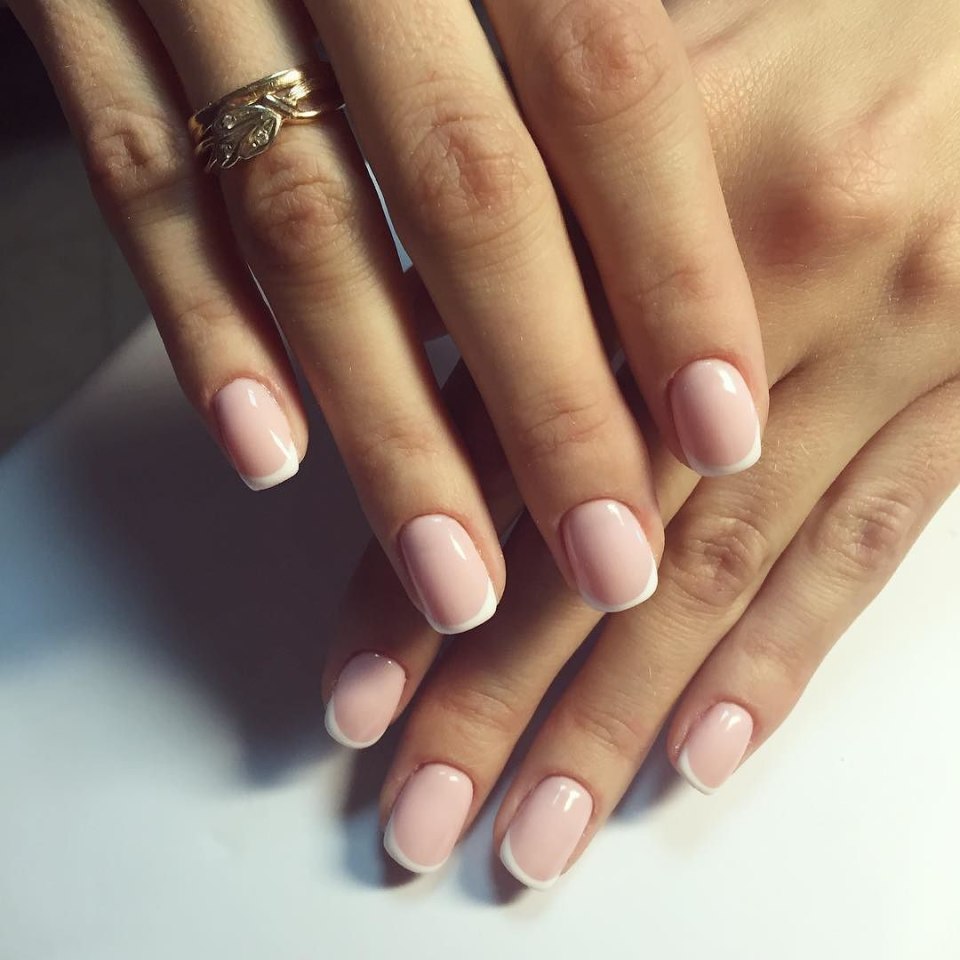 Маникюр однотонный френч