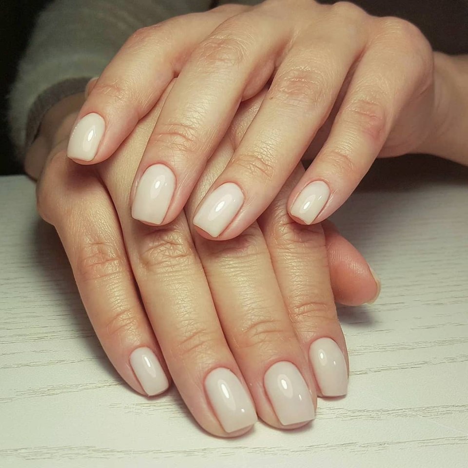 Маникюр однотонный френч