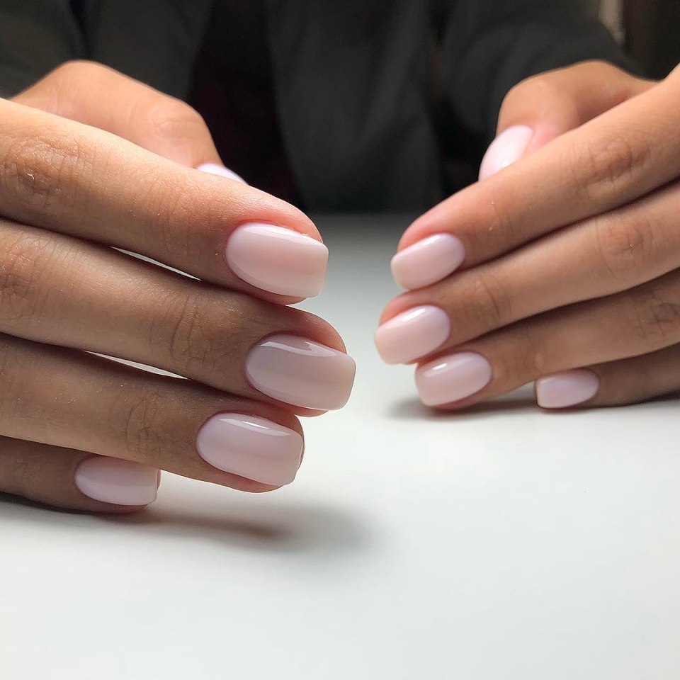 Разные руки маникюр однотонные