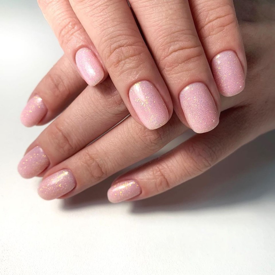 Маникюр однотонное покрытие