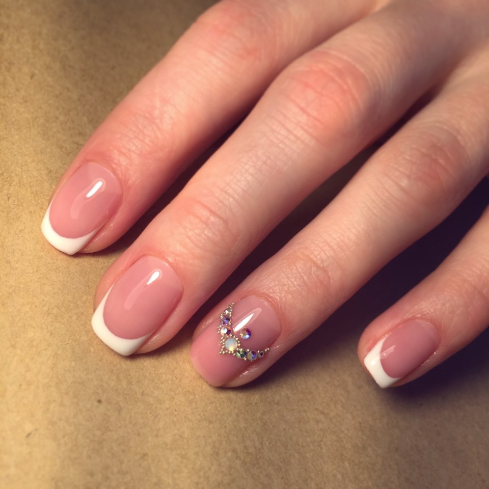 Комбинированный маникюр с покрытием гель-лаком