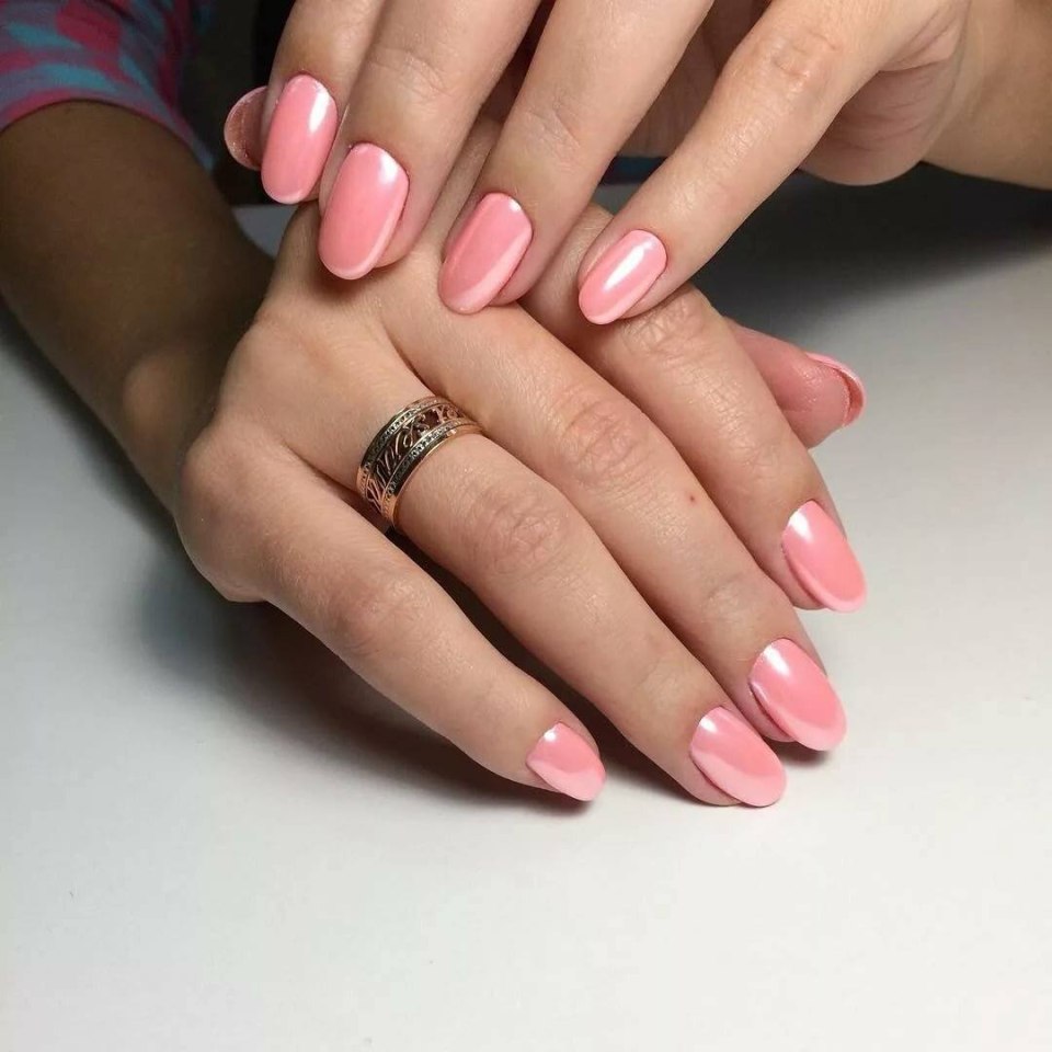 Однотонное покрытие ногтей