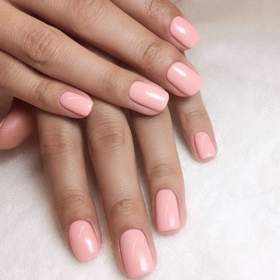 Маникюр естественный нежный