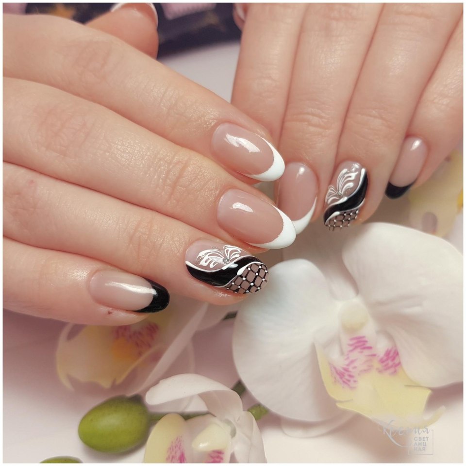 Красные ногти с белым френчем