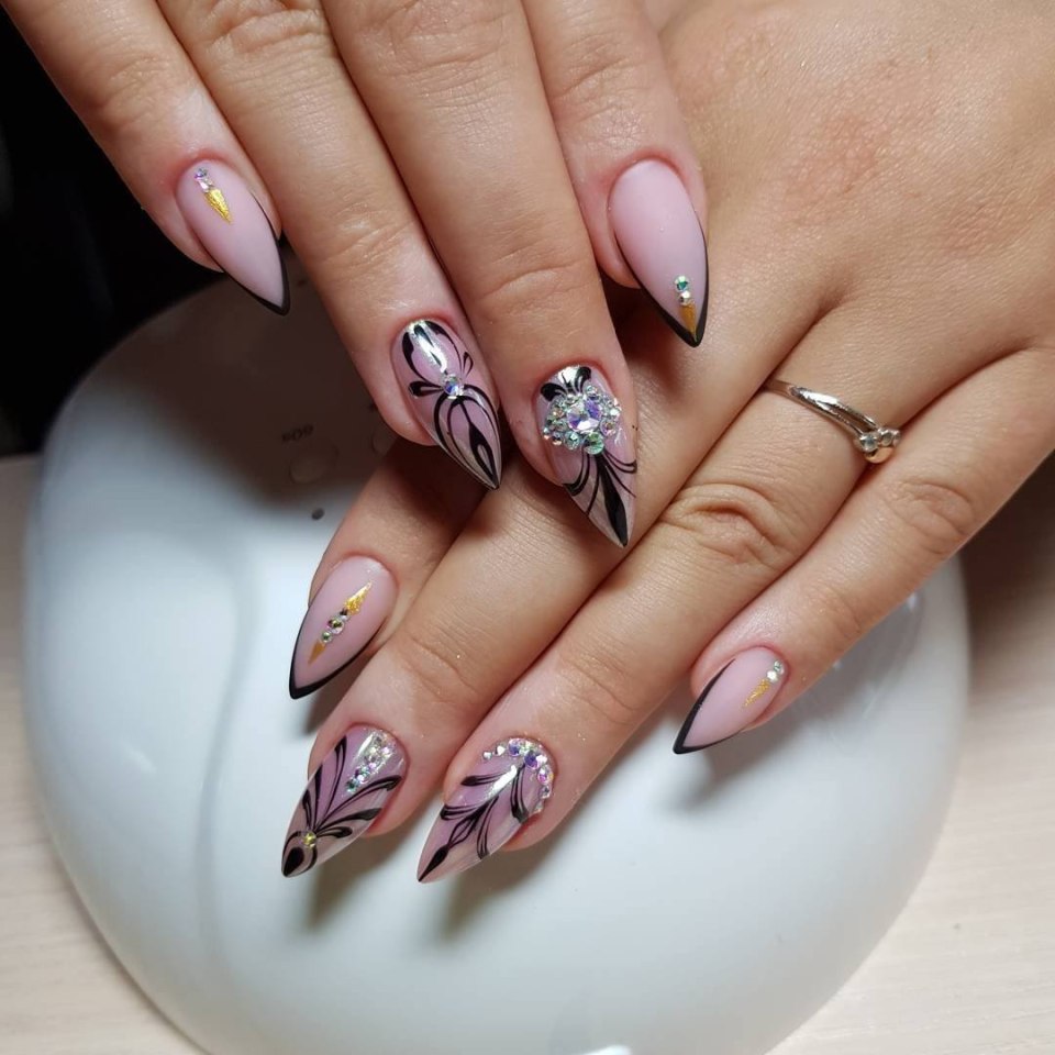 Красивый французский маникюр