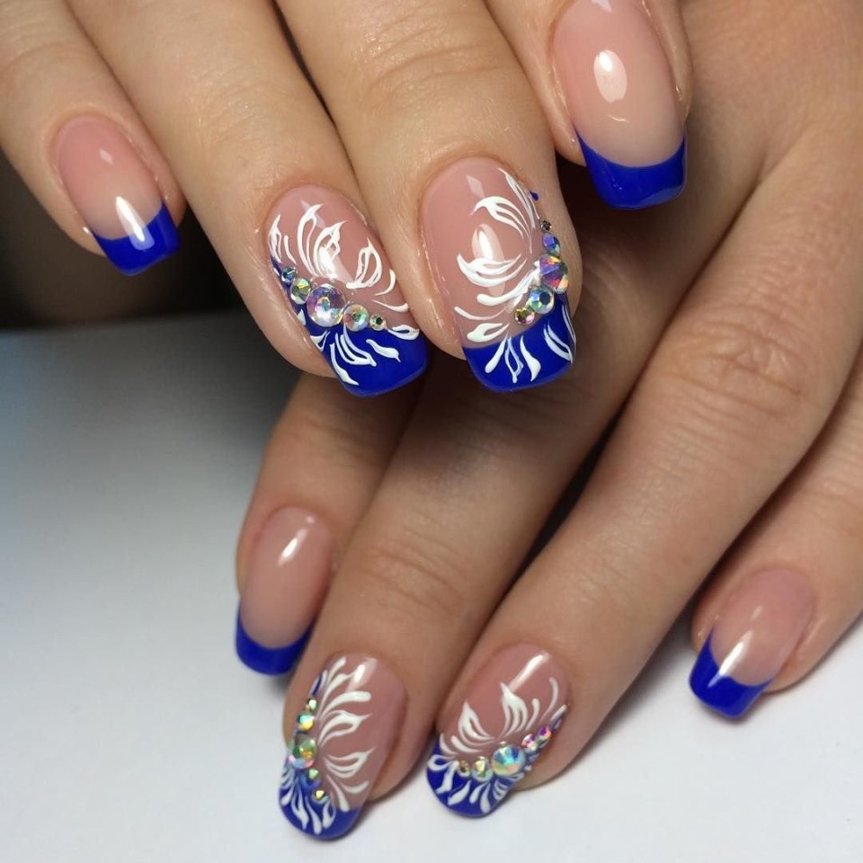 Стразы на ногтях