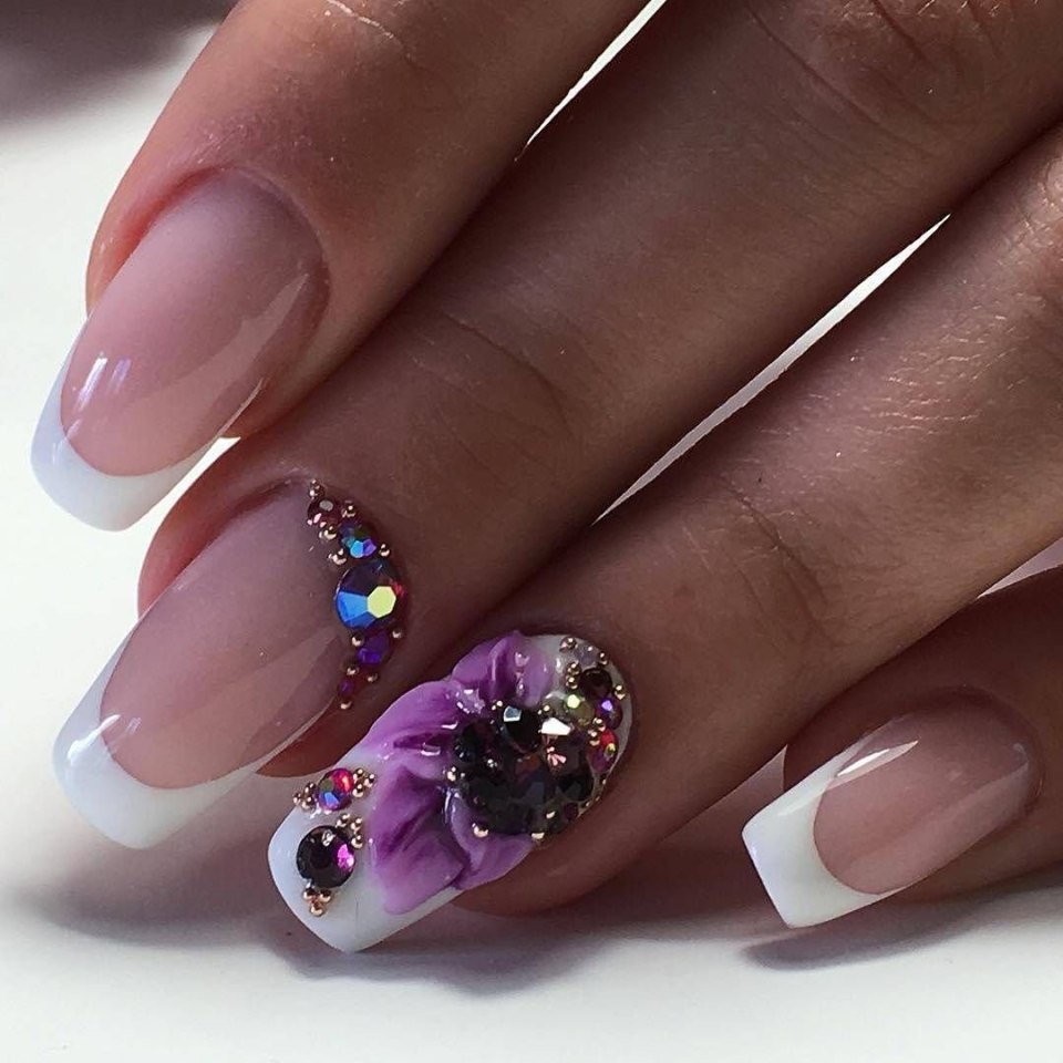 Маникюр с камнями и стразами