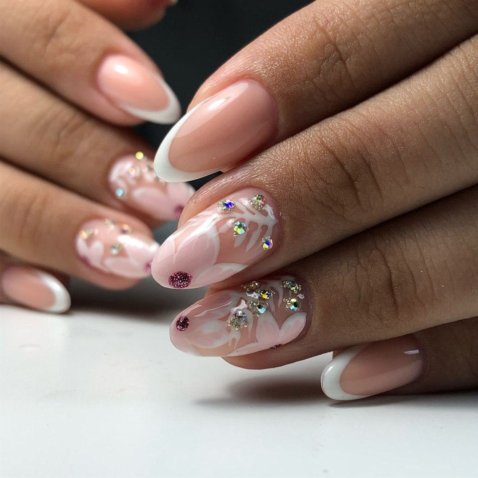 Дизайн ногтей френч с цветами фото