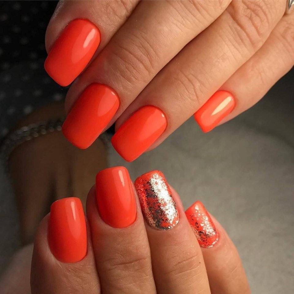 Маникюр коричневый с оранжевым фото