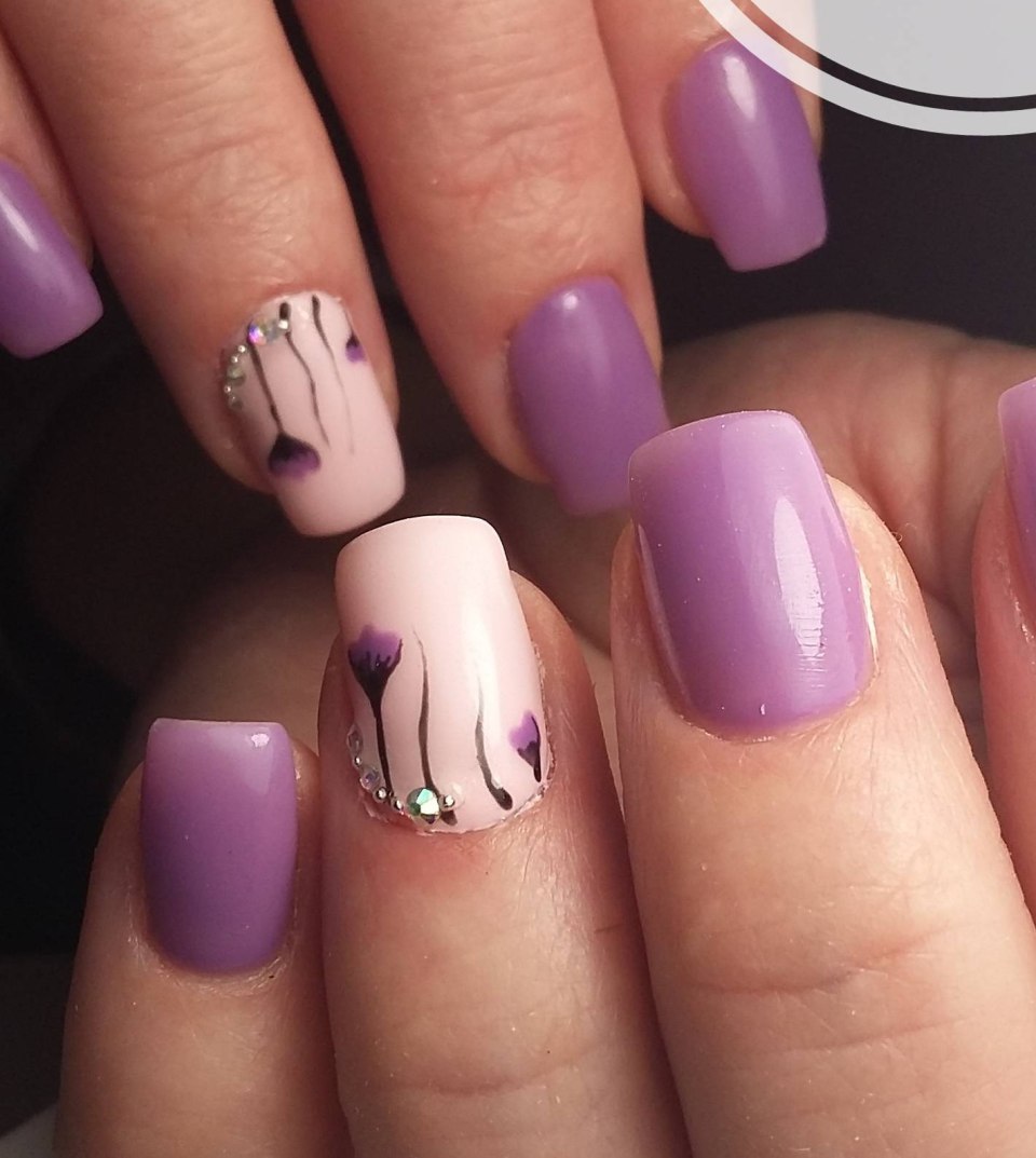 Маникюр фиолетовый с розовым