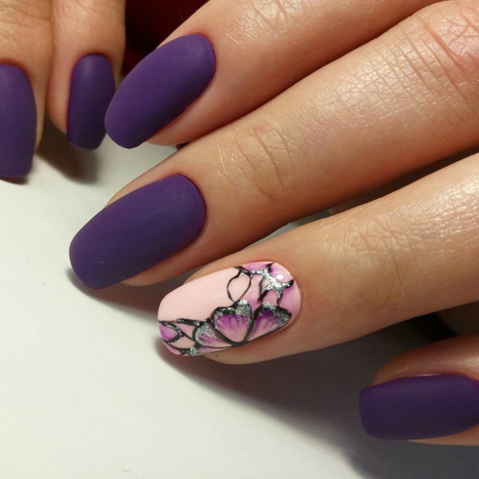 Маникюр в сиренево фиолетовых тонах