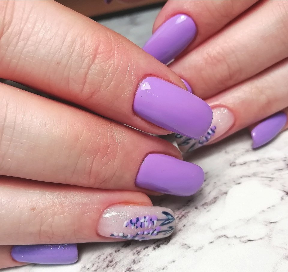 Сиреневый маникюр 2021