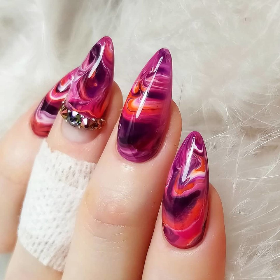 Маникюр ЕГРЮЛ яркий