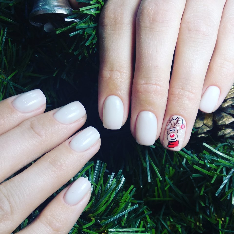 Маникюр на короткие ногти 2021 геометрия