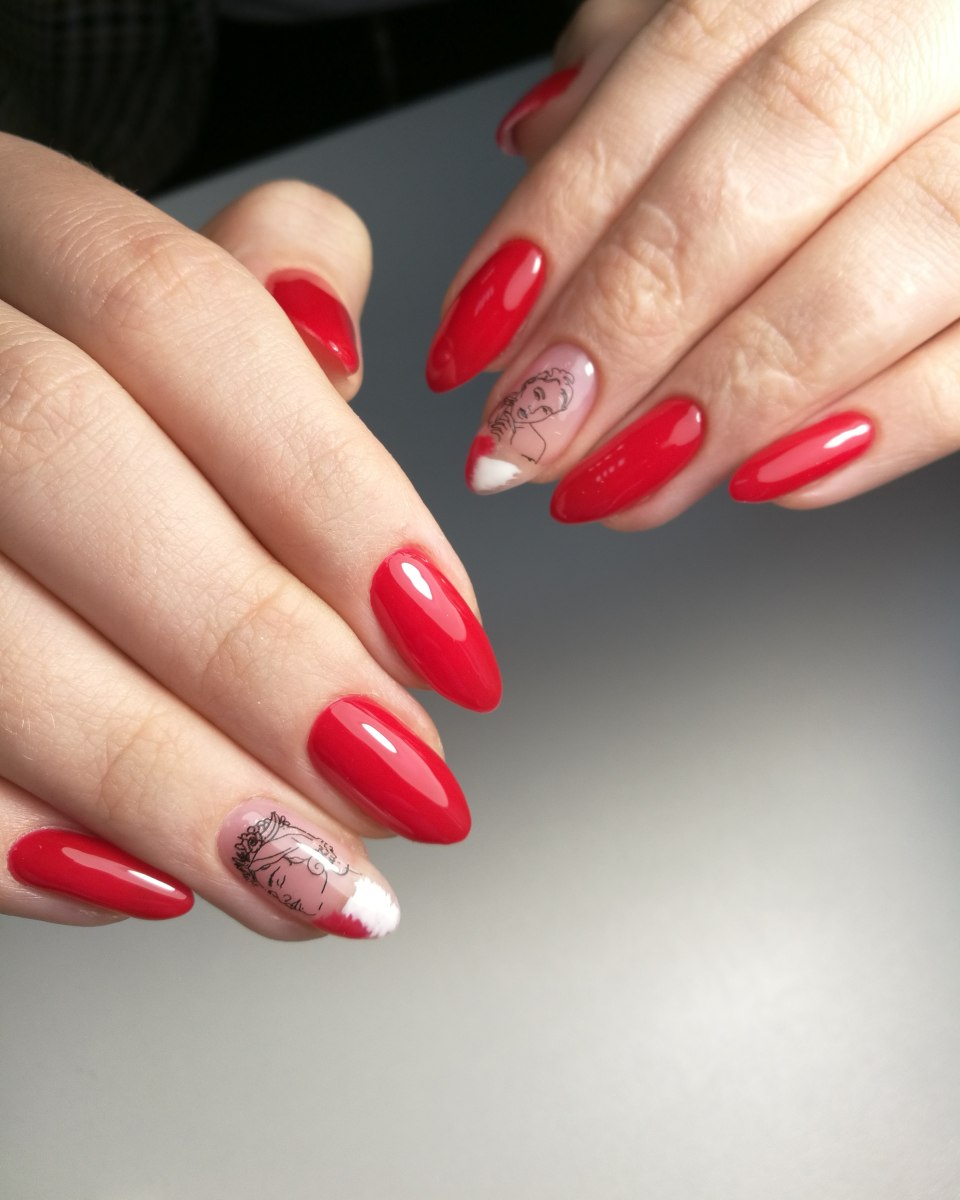 Оригинальный красный маникюр