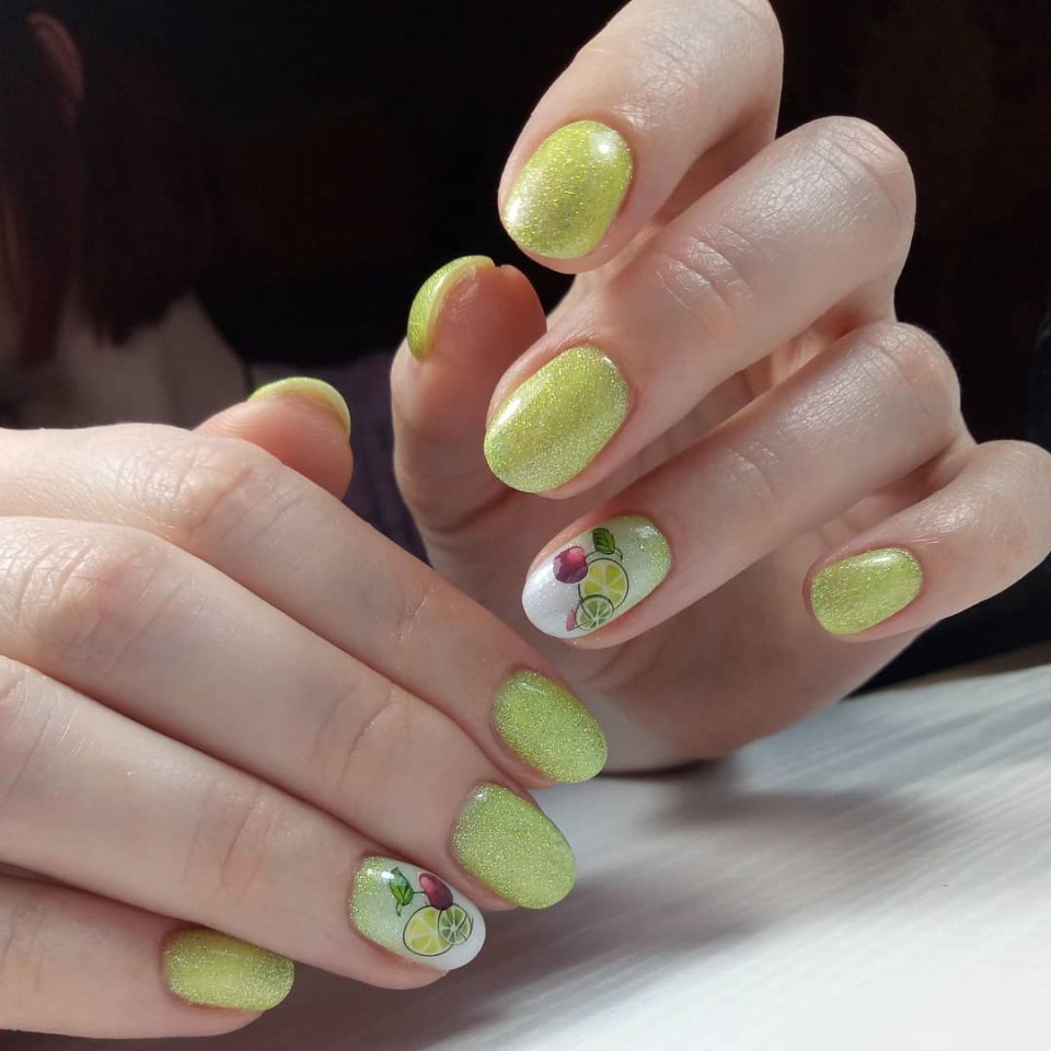 Летний маникюр на короткие овальные ногти