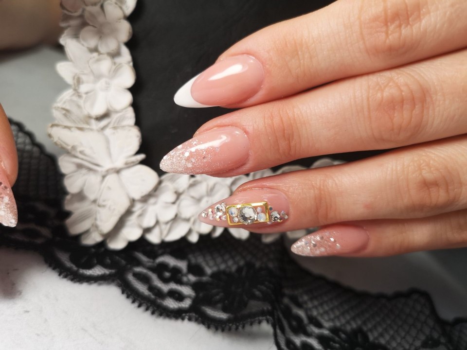 Ногти для Елены