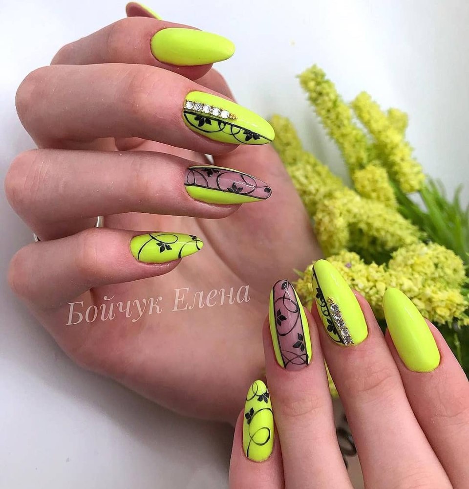 Дизайн ногтей 2021 Весна геометрия салатовый
