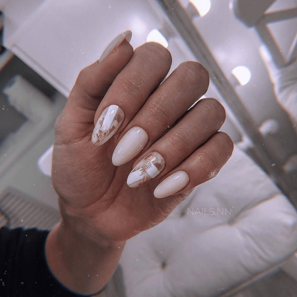 Розовая Лилия на ногтях