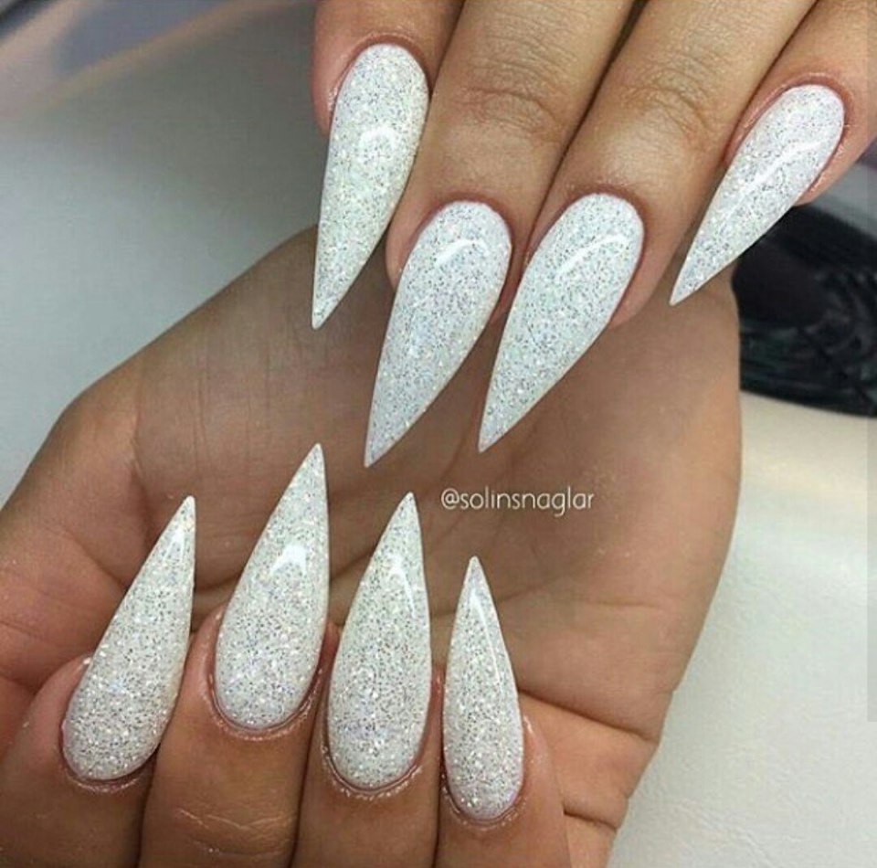 Миндальные ногти с блестками