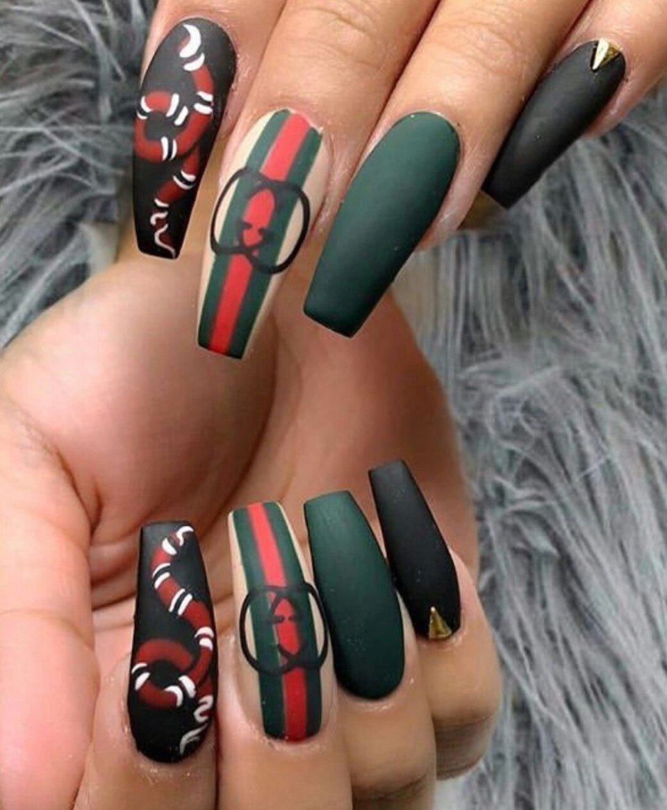 Ногти миндаль гуччи