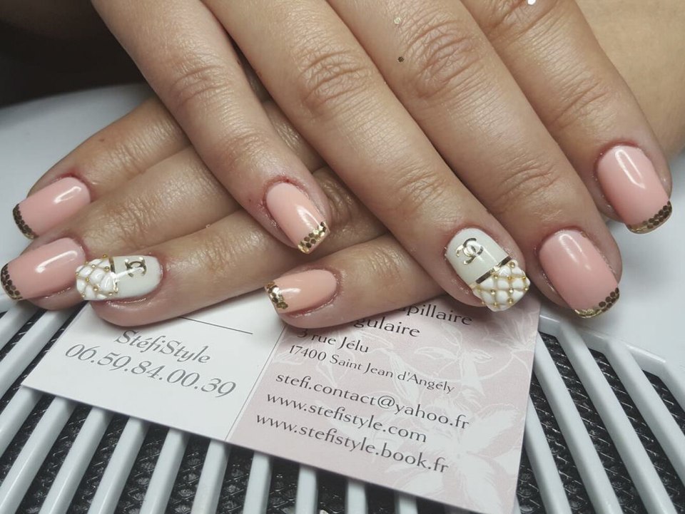 Красивые фото связанные с маникюром в пастельных тонах