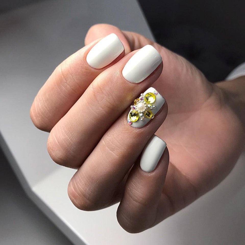 Маникюр с золотым блеском