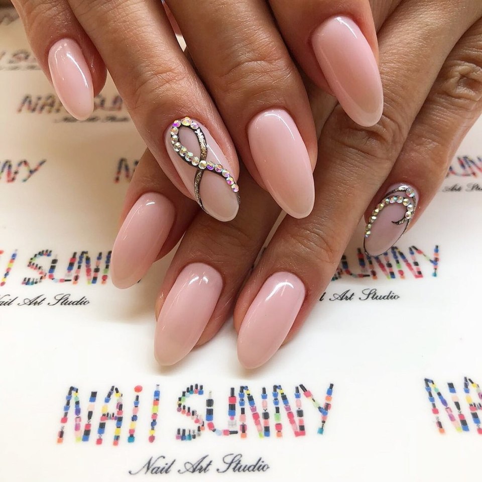 Зимний маникюр с напылением