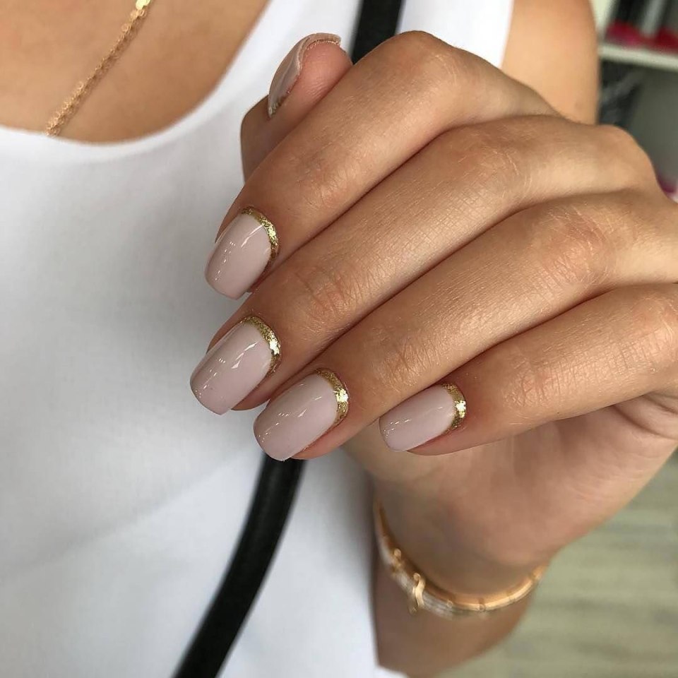 Конфетти на ногтях