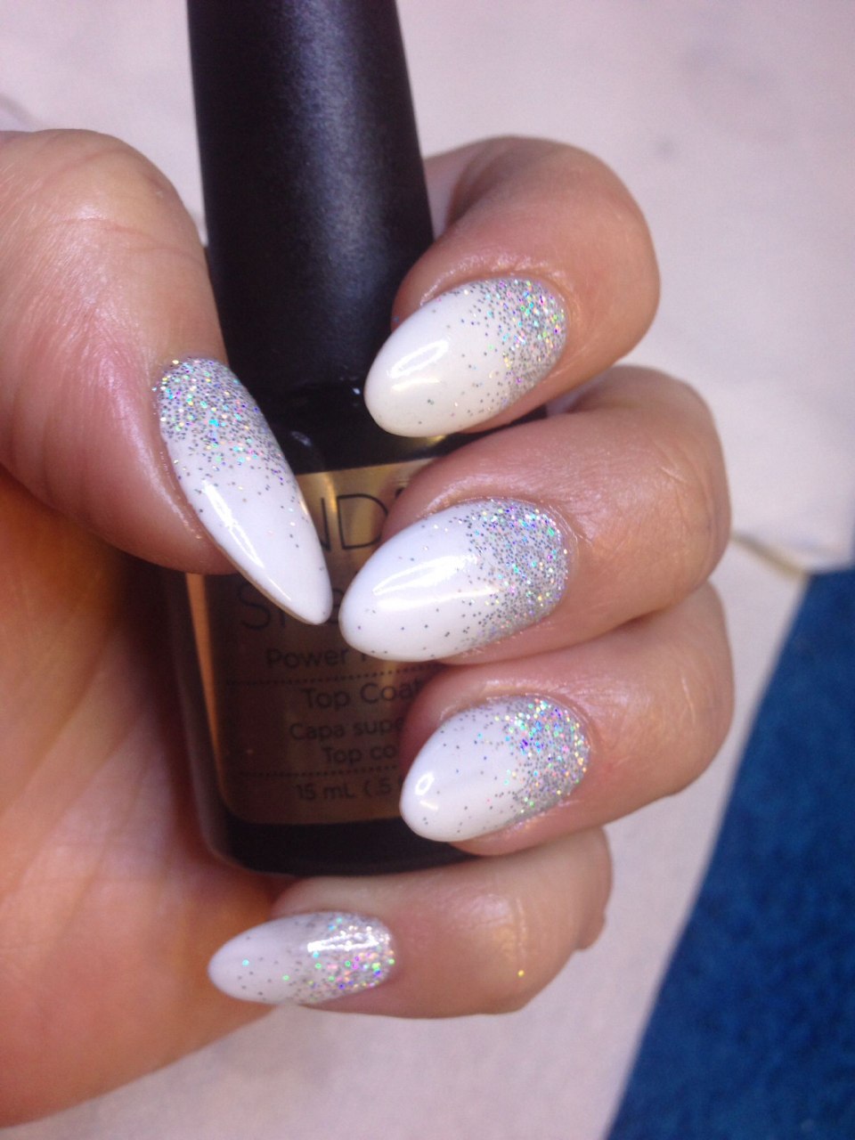 Ногти бежевые с блестками