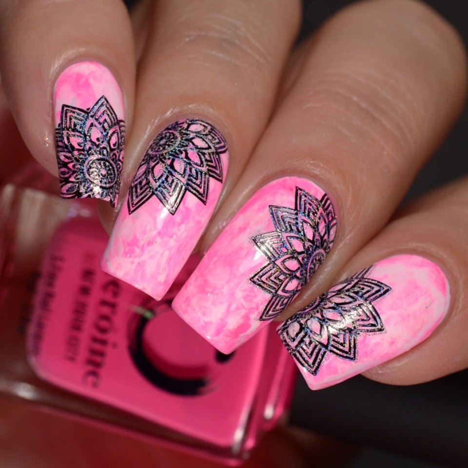 Маникюр градиент со стемпингом