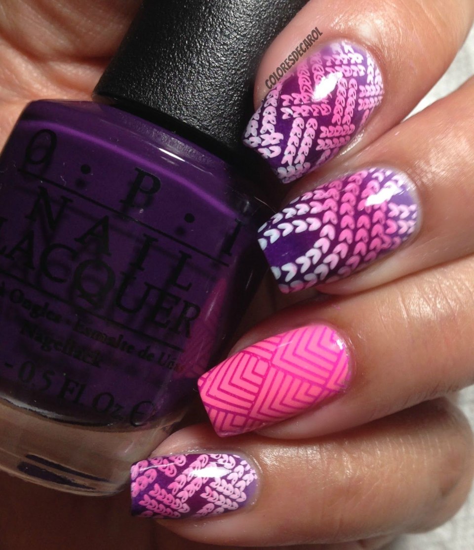 Красный маникюр 2021 со стемпингом