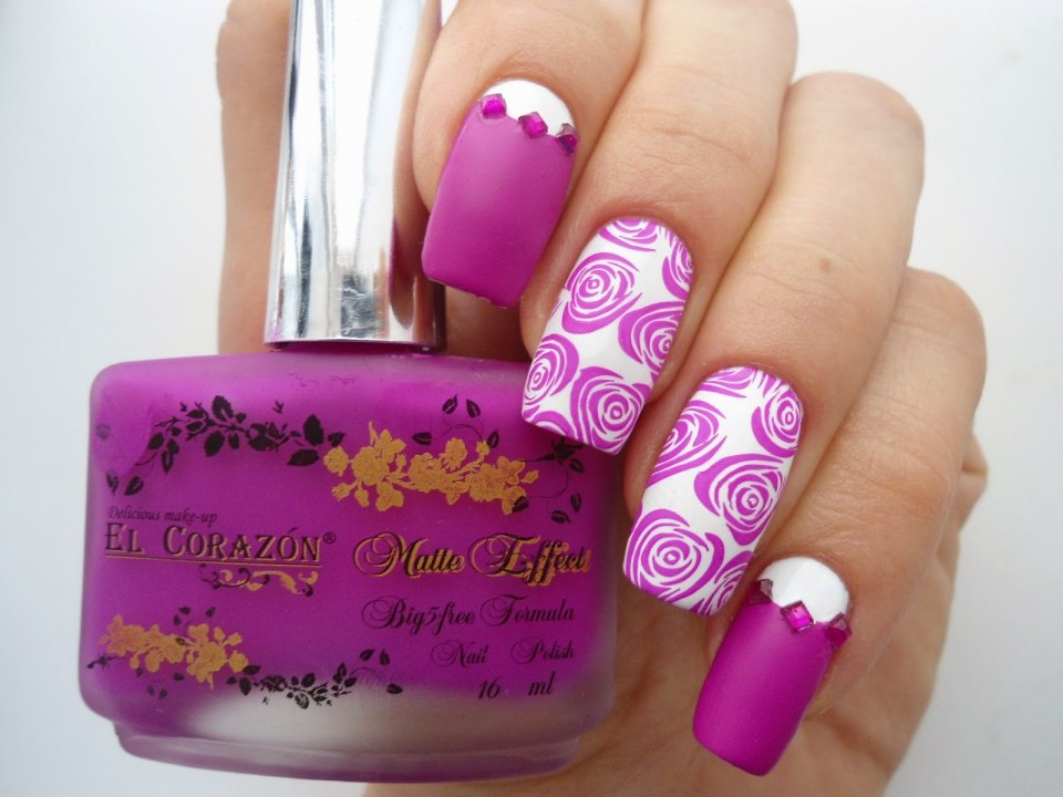 Матовый маникюр стемпинг