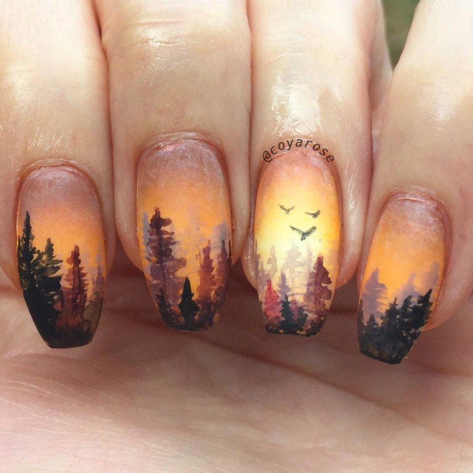 Осенний маникюр с веточками