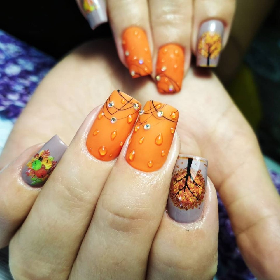 Осенний маникюр с деревом