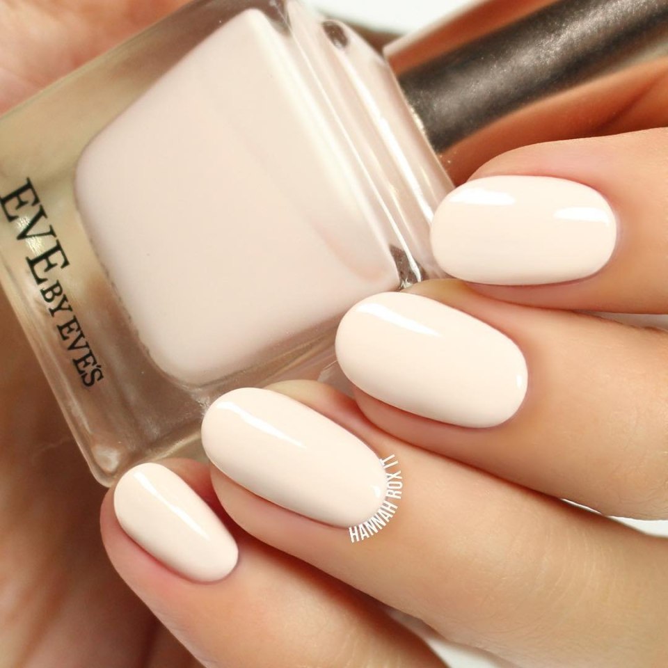 Молочный матовый маникюр