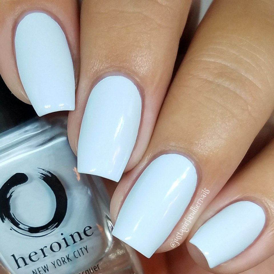 Розовые матовые ногти