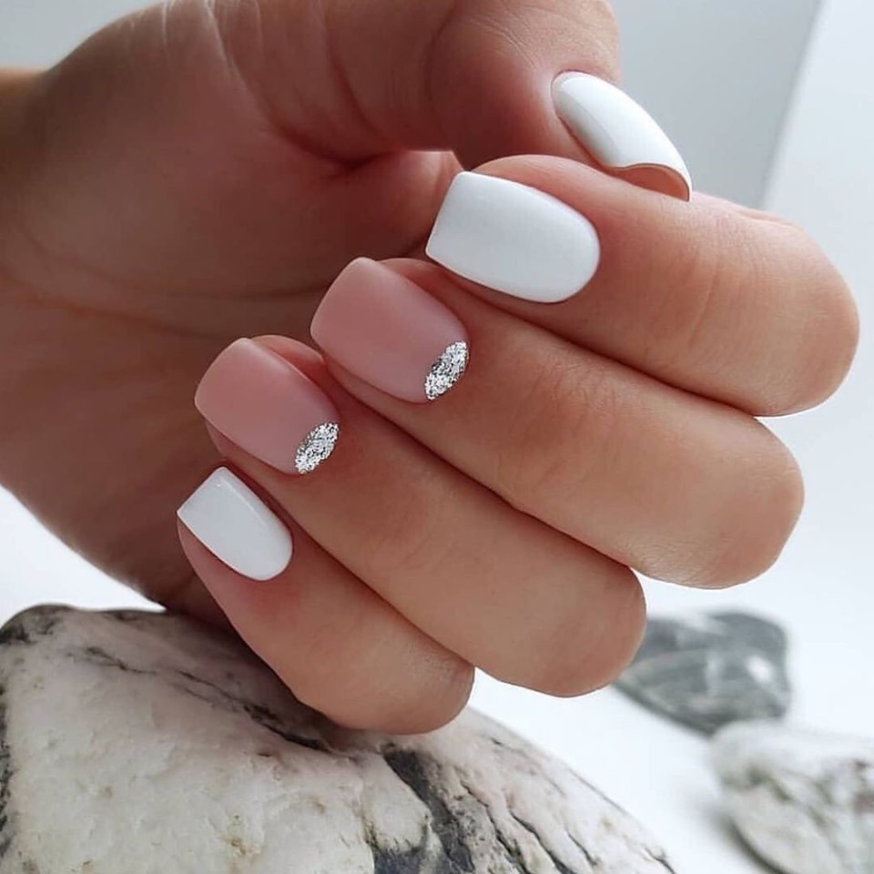 Ногти светло розовые