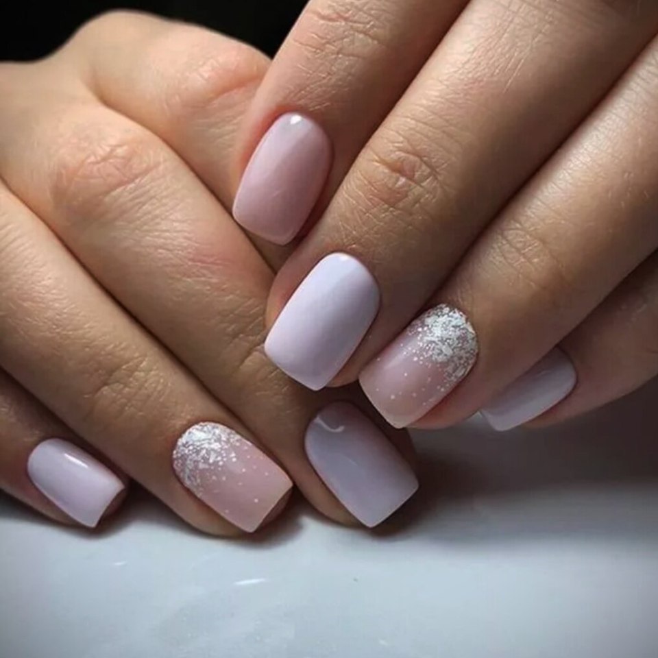 Маникюр всаетлых тонах