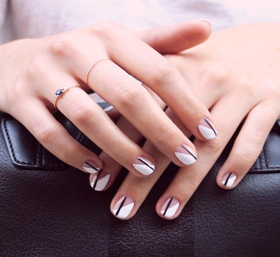 Стильный маникюр на короткие ногти