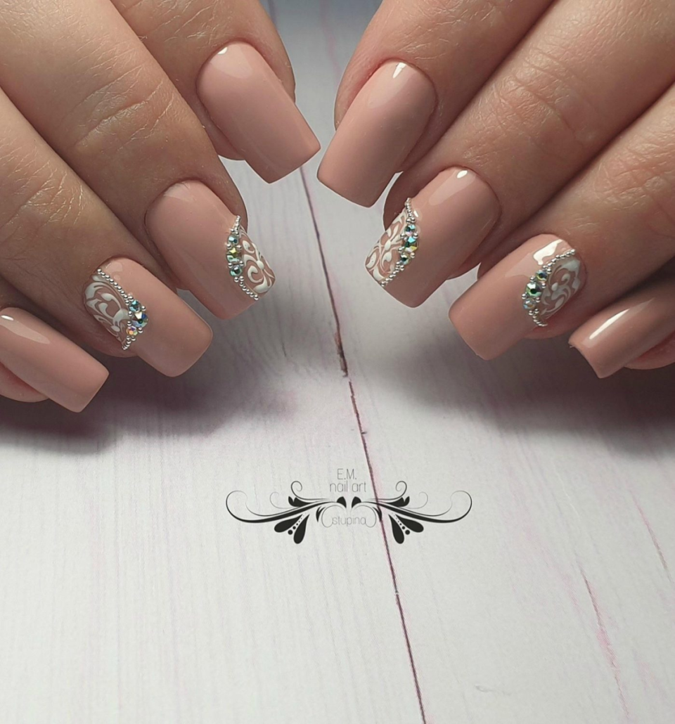 Красивый повседневный маникюр 2020