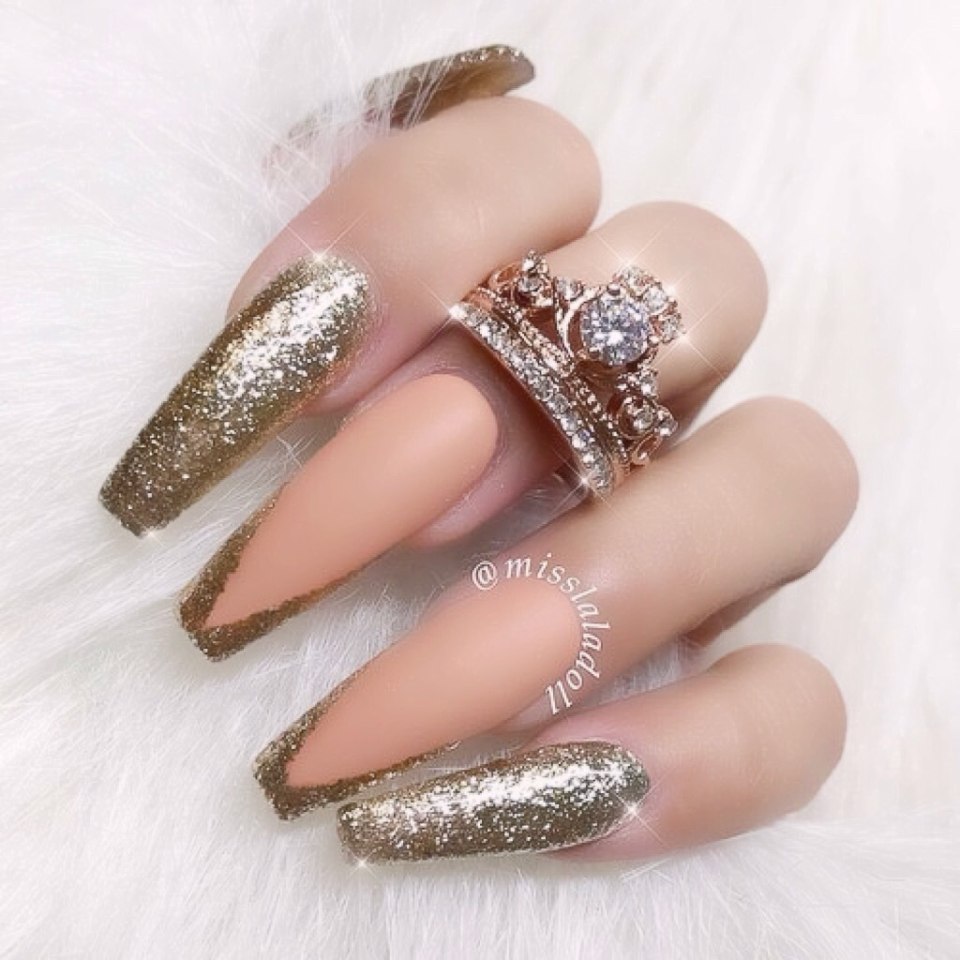 Длинные прозрачные ногти