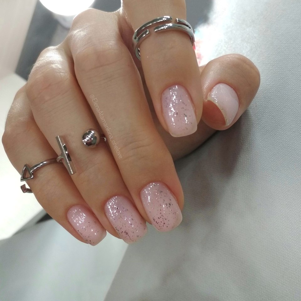 Нежный маникюр по дресс коду