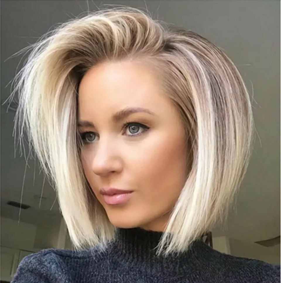 Ровное каре Боб с челкой на средние волосы