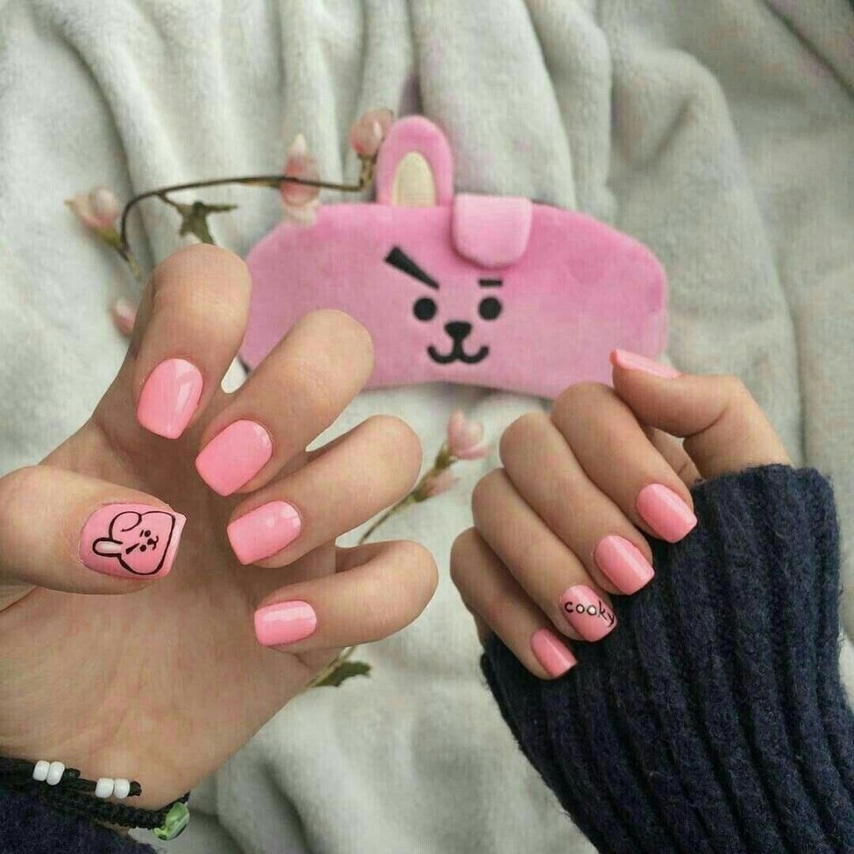 Маникюр с BTS И bt21