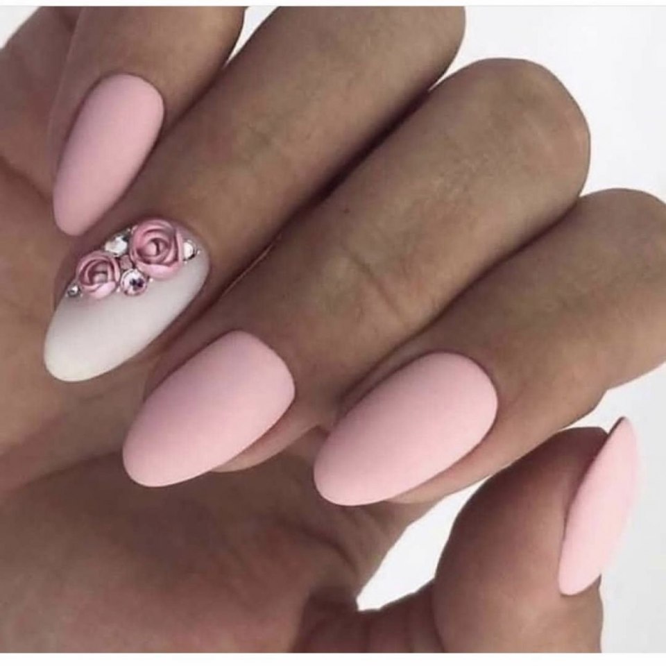 Серо-розовый маникюр
