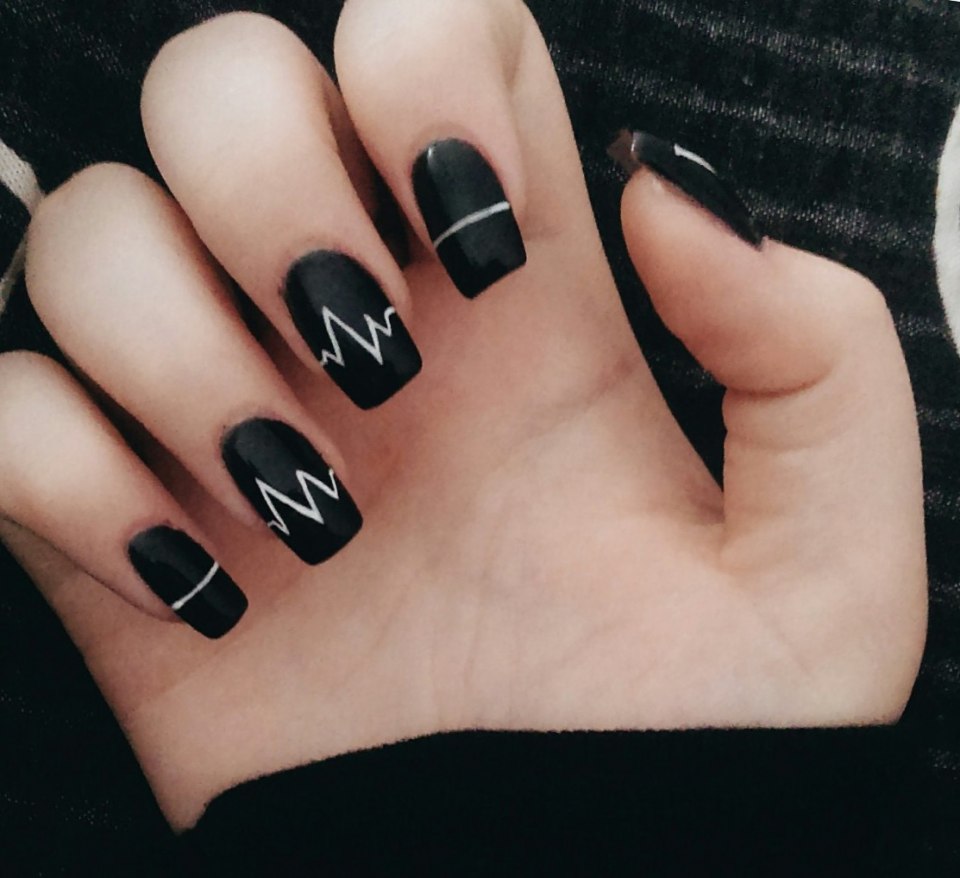 Чёрные ногти для подростков
