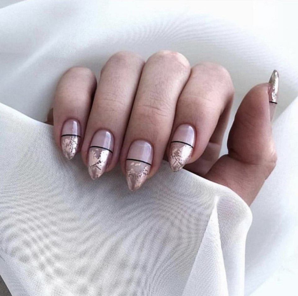 Маникюр с фольгой и полосками