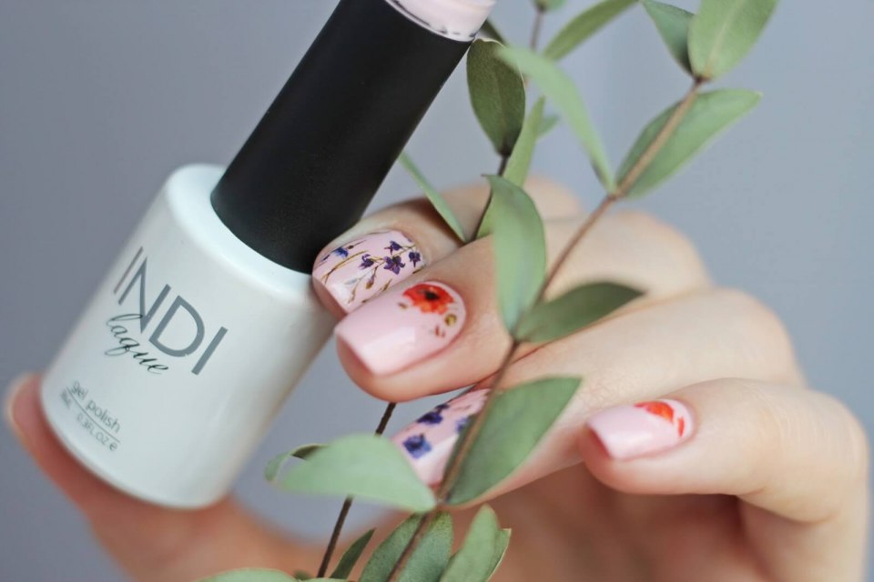 Маникюр гелевыми ручками