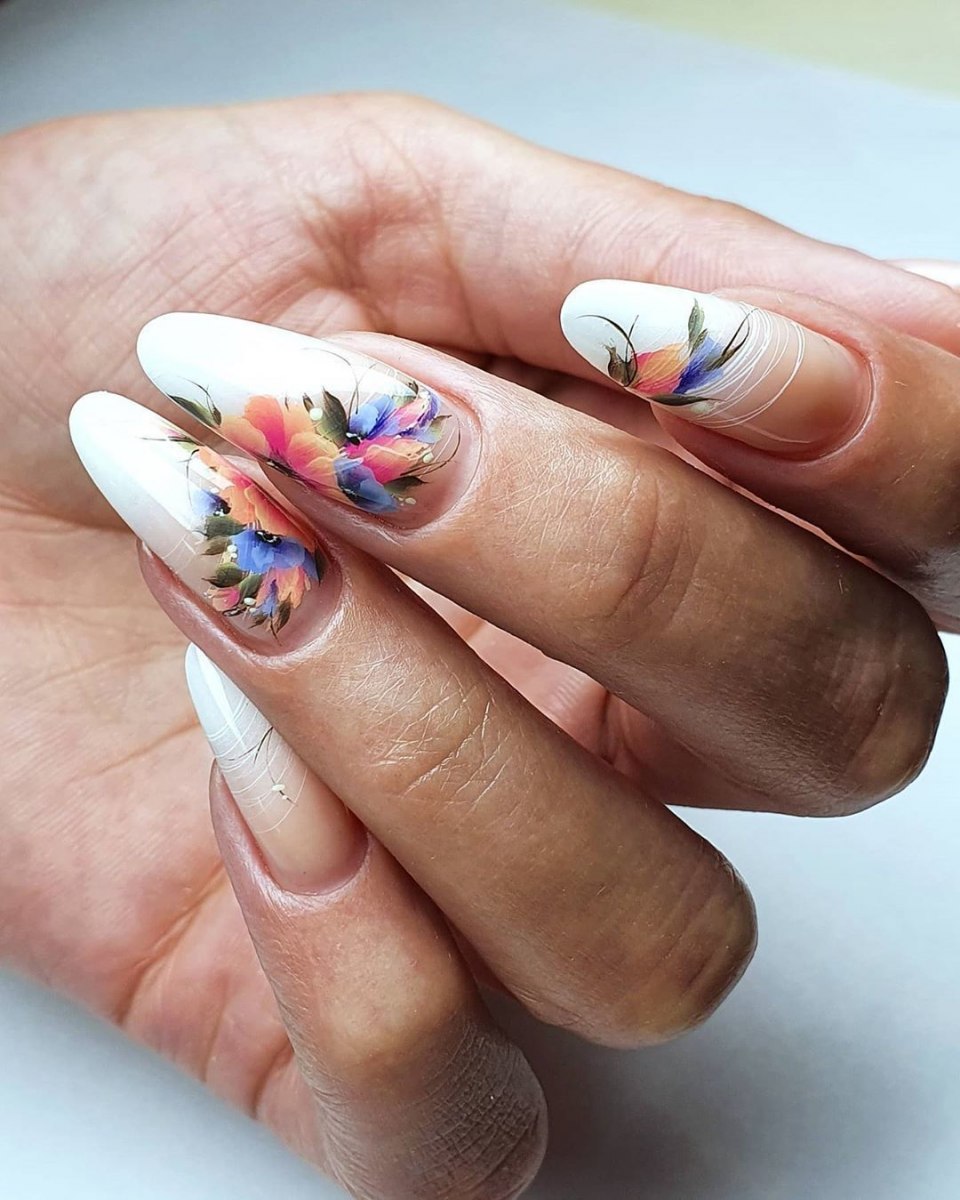 Наращивание ногтей акрилатом